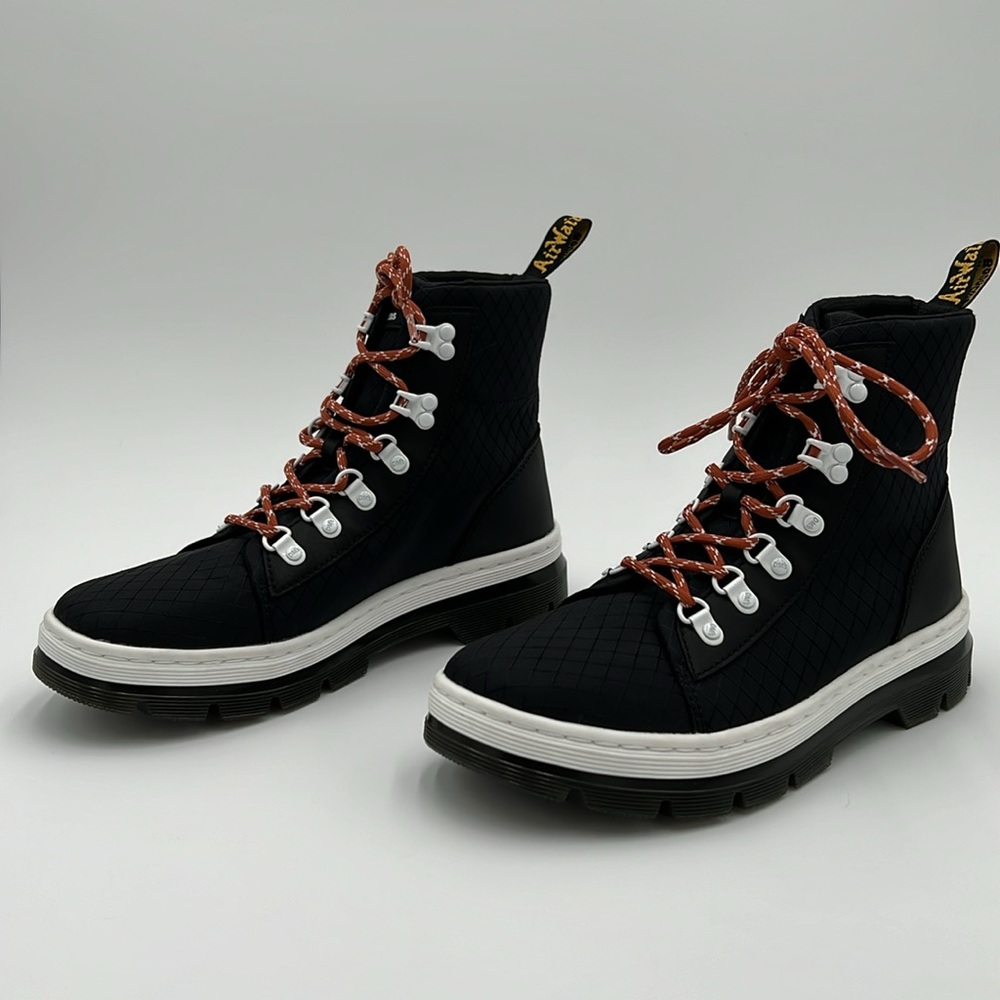 Women’s Dr Marten Combs W Fashion Boot - Picture 4 of 11